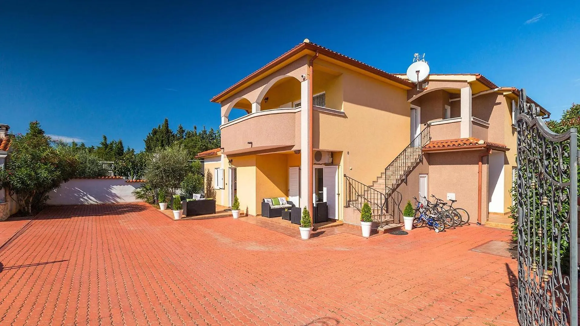 Beautiful Apartment In Stinjan With Wifi
