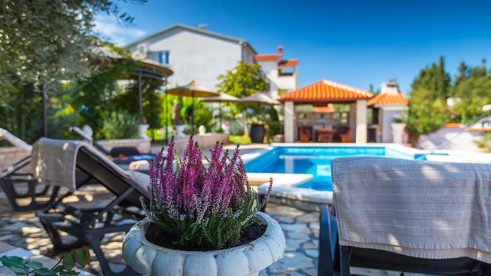 Beautiful Apartment In Stinjan With Wifi