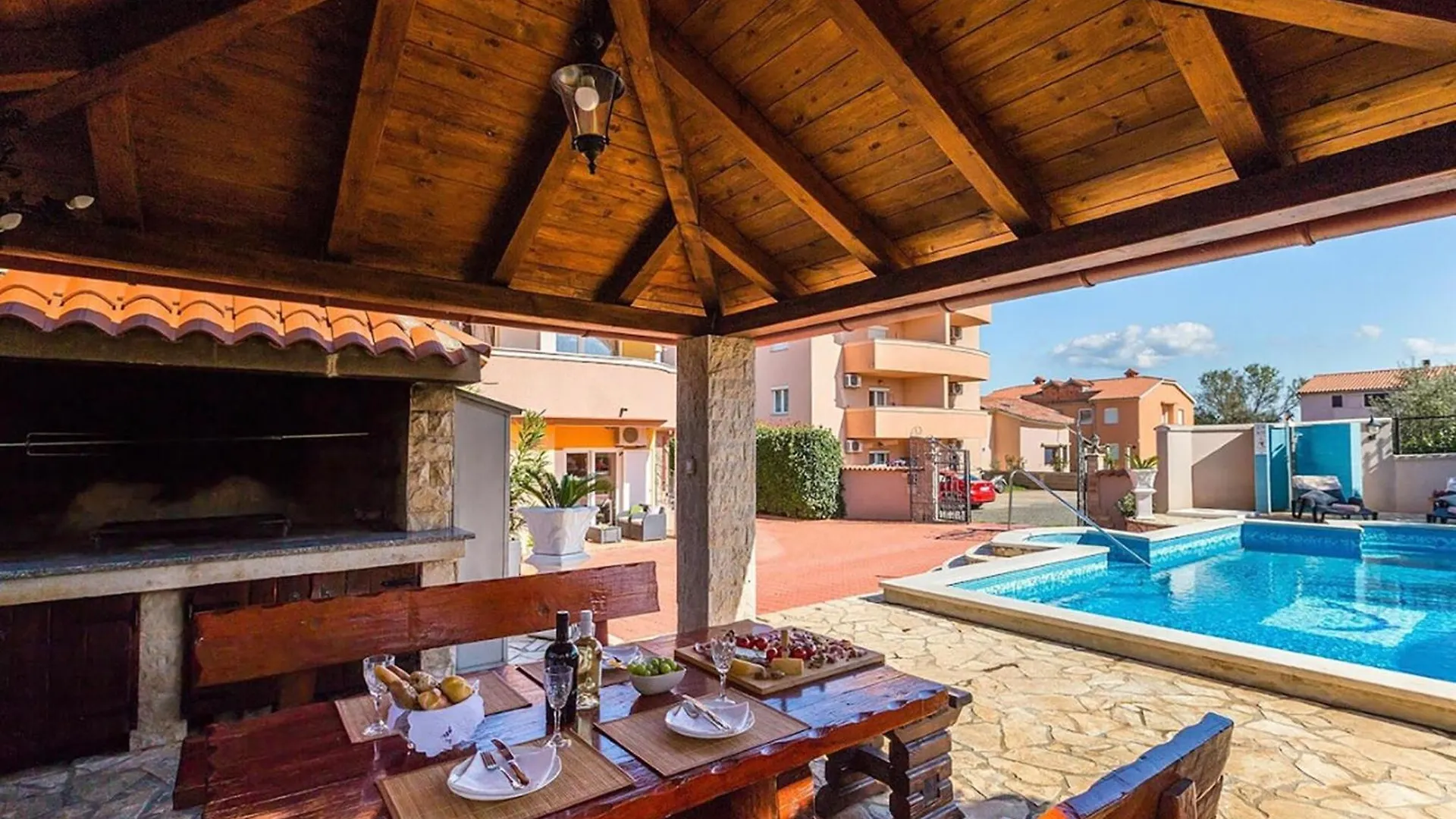 Beautiful Apartment In Stinjan With Wifi 0*,