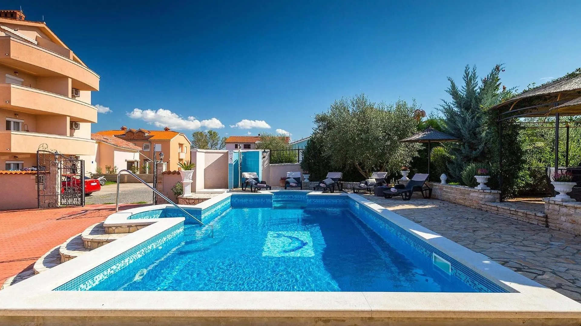 Beautiful Apartment In Stinjan With Wifi