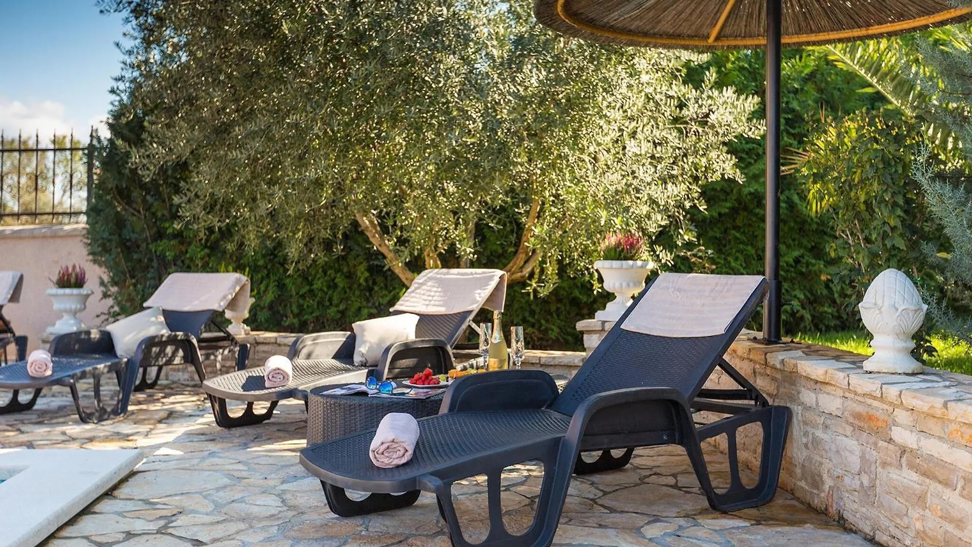 Beautiful Apartment In Stinjan With Wifi