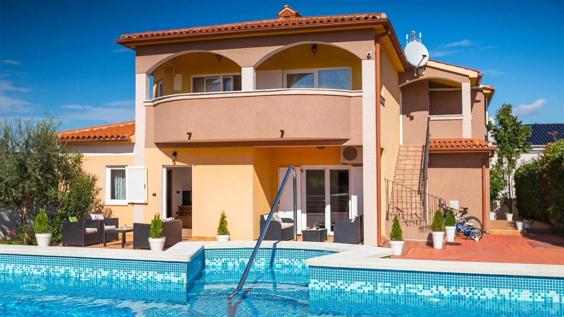 Beautiful Apartment In Stinjan With Wifi